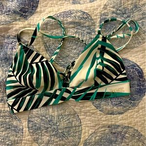 Adorable palm frond bikini top VS brand size X-small. Never worn no tags